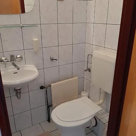 Uslugi Hotelarskie Szálloda 2*