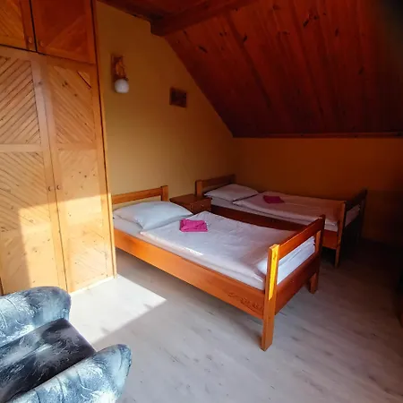 호텔 Uslugi Hotelarskie 2*