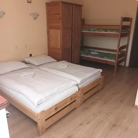 호텔 Uslugi Hotelarskie 2*