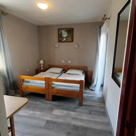 Uslugi Hotelarskie 호텔 카르파츠