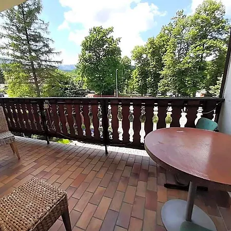 Uslugi Hotelarskie Szálloda 2*